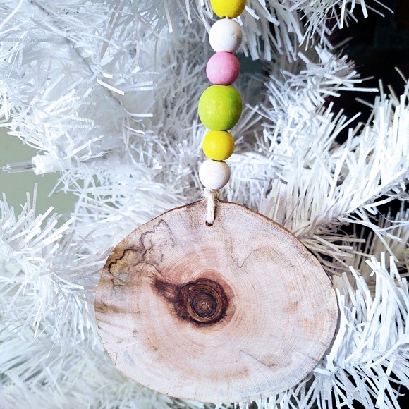 HAND CRAFTED SPRING/EASTER FLORAL TULIPS BEADED WOOD ORNAMENT/TIERED TRAY DECOR - Picture 4 of 4